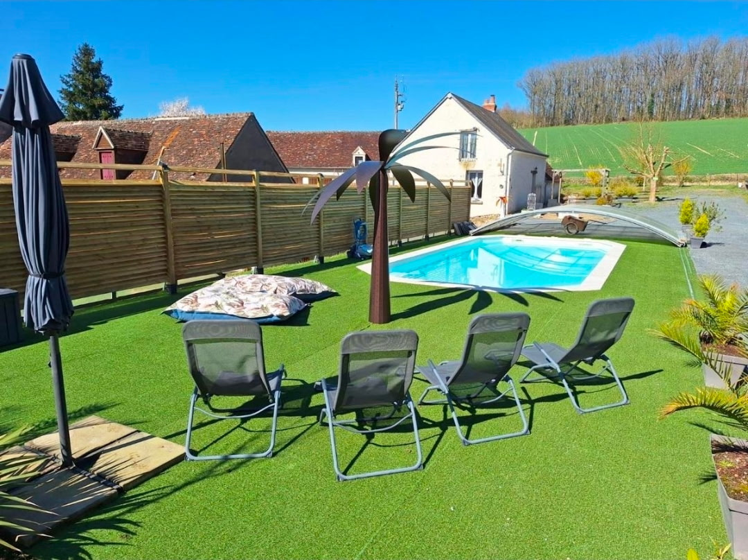 Situation unique et rare,  propriété composée de 3 maisons, salle de réception, terrain 12000m2