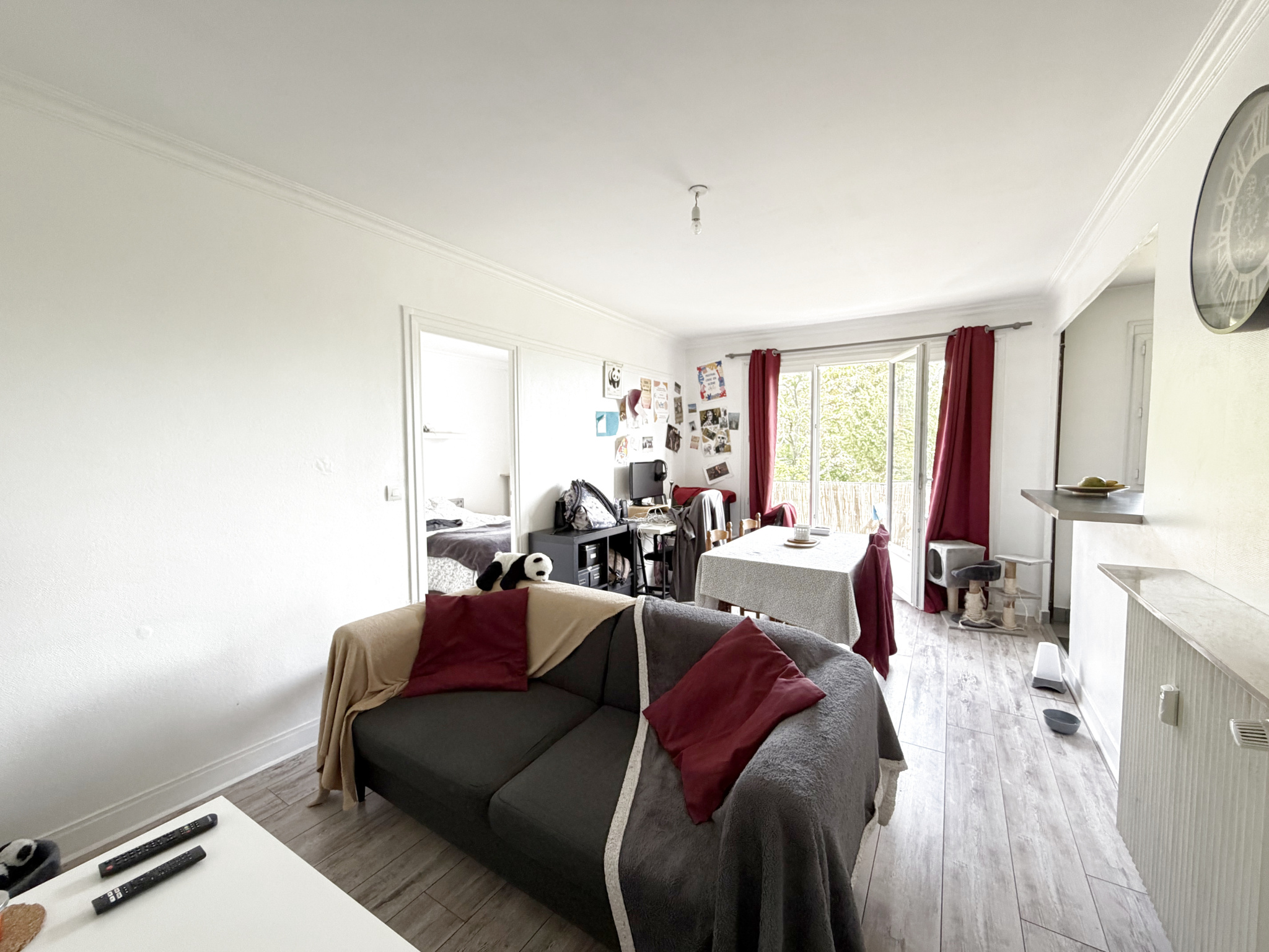 Appartement T2 vue sur Tours, 44m2, cave, parking, très calme.